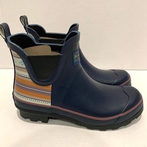 New  Navy Women Pendleton rain boot. Available size,5,6,8.